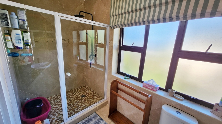 5 Bedroom Property for Sale in Struisbaai Western Cape